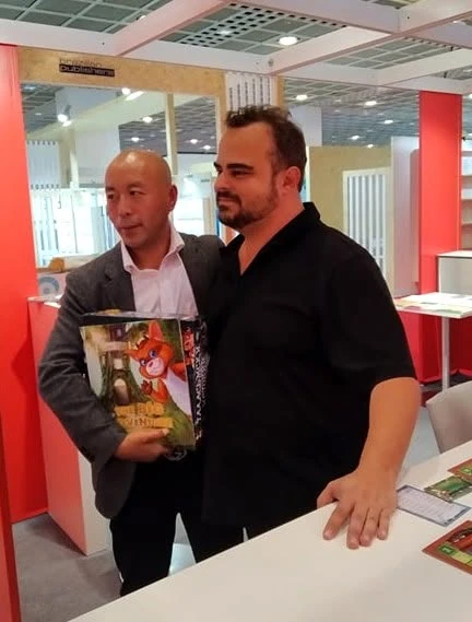 Никола Райков на издателска среща с първата книга за Таласъмчо